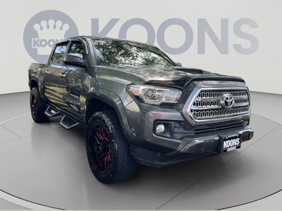 Used 2017 Toyota Tacoma TRD Sport w/ Tow Package (A/T)