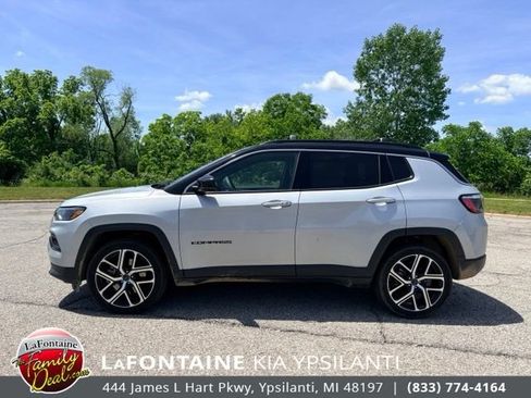 Used 2025 Jeep Compass Limited AWD/4WD image 2