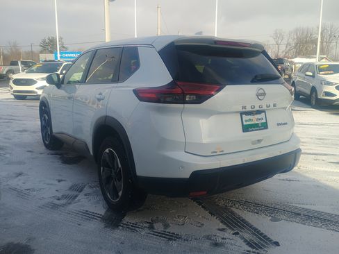 Used 2024 Nissan Rogue SV image 5