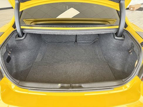 Used 2018 Dodge Charger R/T RWD image 9