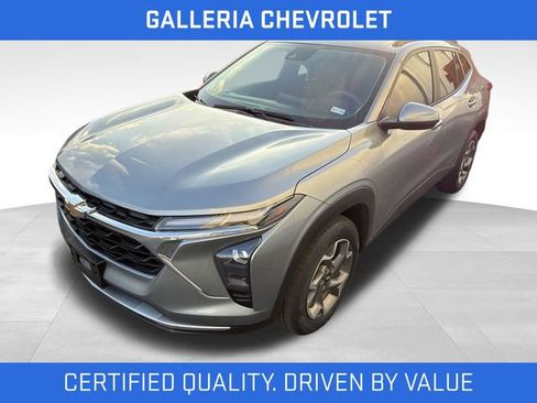 Used 2026 Chevrolet Trax LT FWD image 1