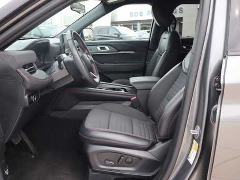 Used 2025 Ford Explorer ST-Line w/ ST-Line Street Pack image 9