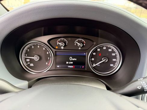 Used 2024 Buick Enclave Essence image 9