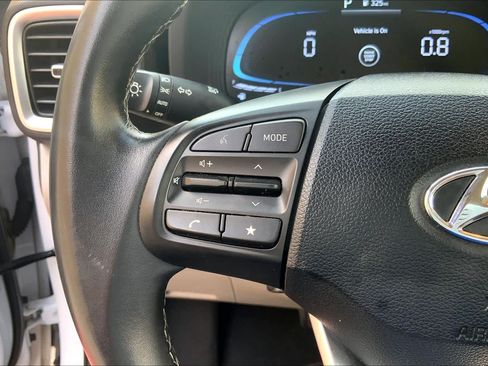 Certified 2025 Hyundai Venue SEL FWD image 23