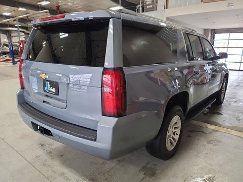 Used 2016 Chevrolet Suburban LT image 5