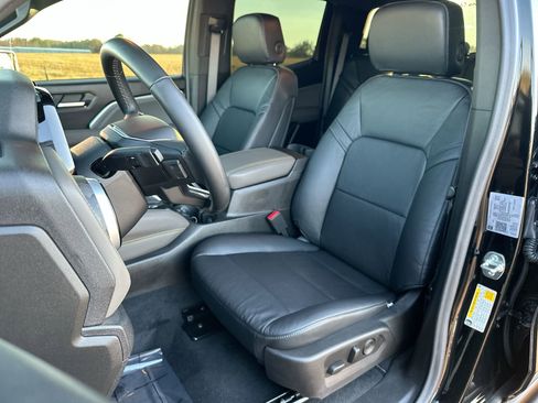 Used 2024 Chevrolet Colorado ZR2 w/ Technology Package image 11