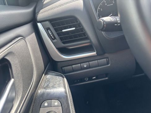 Used 2025 Nissan Rogue SV image 36