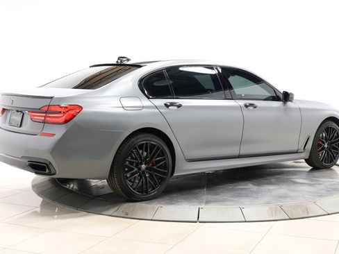 Used 2017 BMW 750i image 4