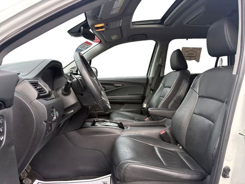 Used 2020 Honda Pilot Touring image 10