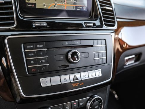 Used 2017 Mercedes-Benz GLE 400 4MATIC image 25