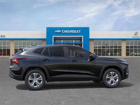 New 2026 Chevrolet Trax LS image 5