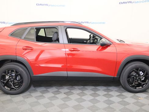 New 2026 Chevrolet Trax LT w/ Driver Confidence Package FWD image 5