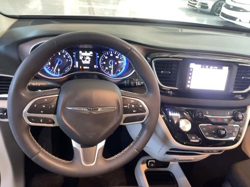 Used 2023 Chrysler Voyager LX image 13