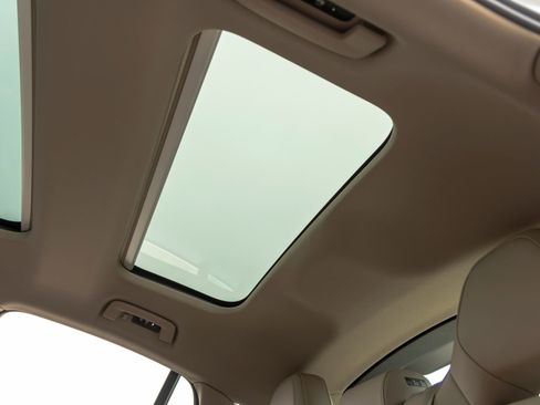 Certified 2025 Porsche Panamera image 46