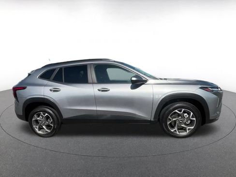 Used 2025 Chevrolet Trax LT FWD image 16
