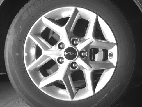 Used 2025 Kia Soul LX w/ LX Technology Package FWD image 13