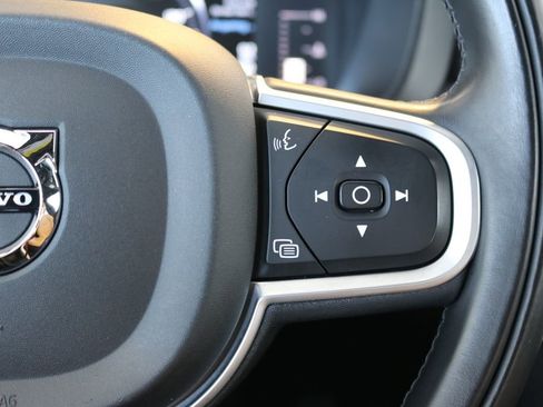 Used 2018 Volvo XC60 T6 Momentum w/ Vision Package image 49