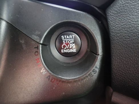 Used 2020 Jeep Renegade Altitude AWD/4WD image 32