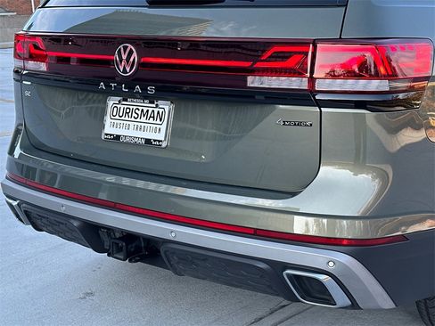 Used 2025 Volkswagen Atlas Peak Edition SE image 5
