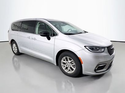 Used 2024 Chrysler Pacifica Touring-L