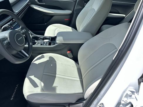 Certified 2025 Hyundai Sonata SE FWD image 14
