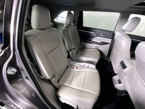 Used 2019 Toyota Highlander Limited image 38