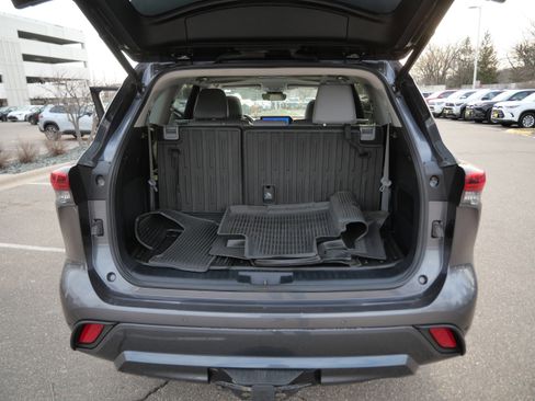 Used 2023 Toyota Highlander Limited image 19