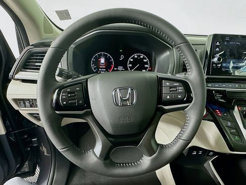 New 2026 Honda Odyssey Touring image 11