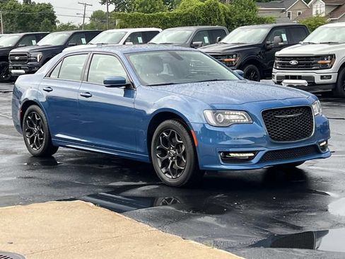 Used 2022 Chrysler 300 Touring L w/ Popular Equipment Group AWD/4WD image 7