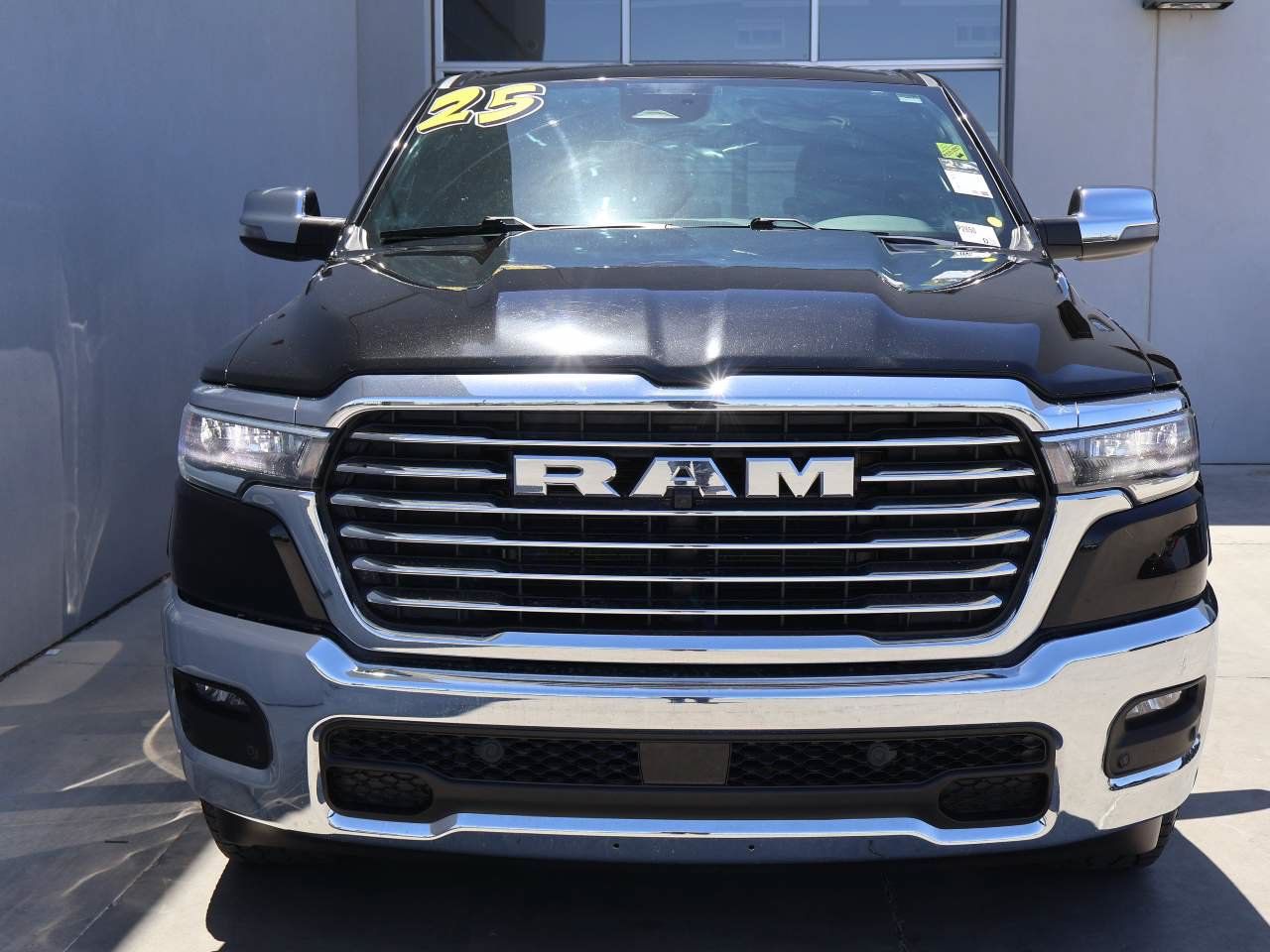 Used 2025 RAM 1500 Laramie AWD/4WD image 5