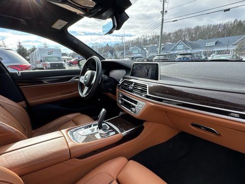Used 2022 BMW 740i xDrive w/ M Sport Package image 13