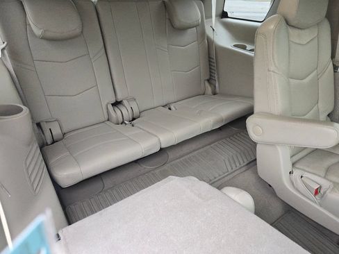 Used 2017 Cadillac Escalade Luxury AWD/4WD image 21