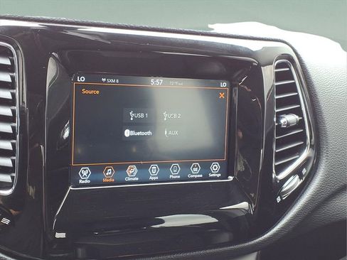 Used 2019 Jeep Compass Latitude FWD image 24
