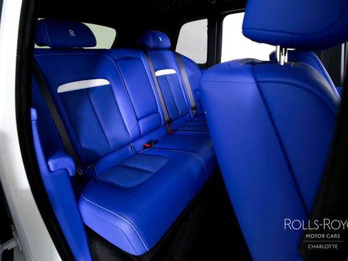 Used 2024 Rolls-Royce Cullinan AWD/4WD image 27
