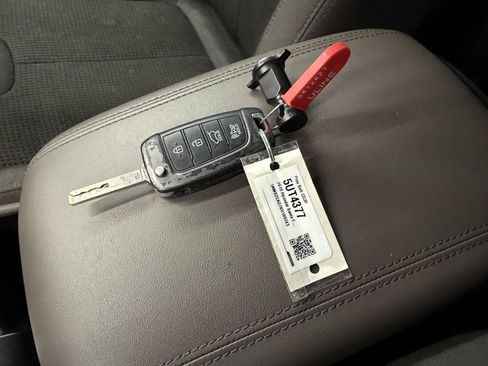 Used 2019 Hyundai Santa Fe SE AWD/4WD image 12