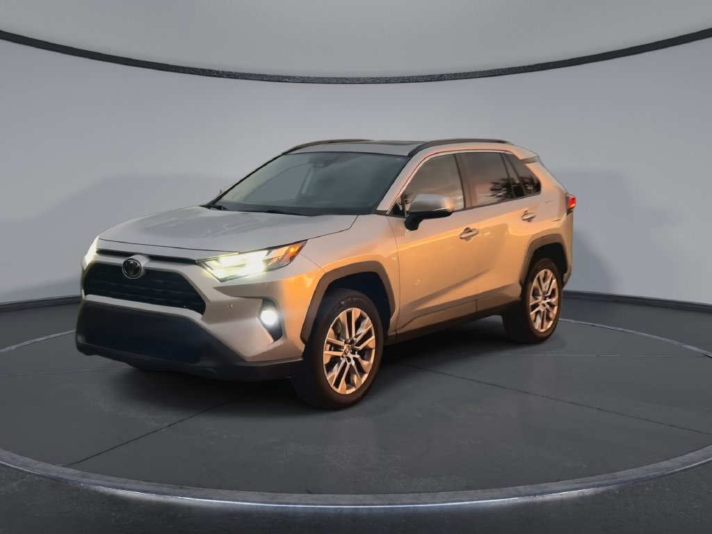 Used 2023 Toyota RAV4 XLE Premium FWD image 4