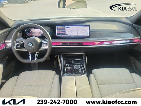 Used 2025 BMW 760i xDrive AWD/4WD image 19