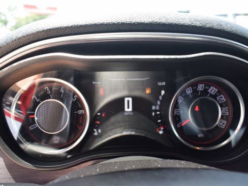 Used 2015 Dodge Challenger SXT w/ Driver Convenience Group RWD image 13