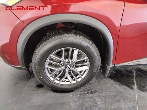 Used 2023 Nissan Rogue S image 41