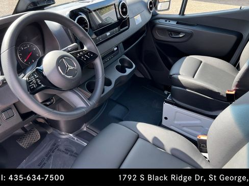 Used 2025 Mercedes-Benz Sprinter 2500 image 15