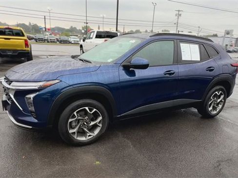 Used 2024 Chevrolet Trax LT w/ Driver Confidence Package image 4