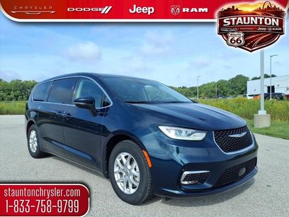 Used 2023 Chrysler Pacifica Touring-L