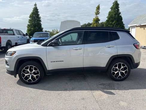 Used 2025 Jeep Compass Limited AWD/4WD image 8