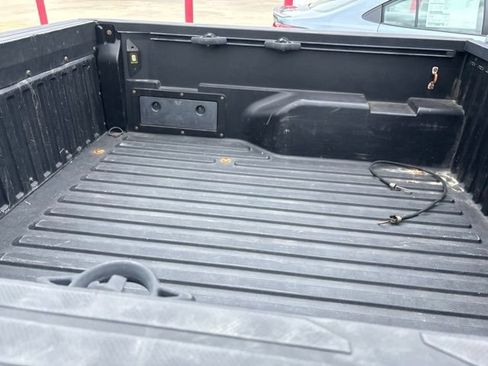 Used 2017 Toyota Tacoma SR5 w/ Tow Package RWD image 18