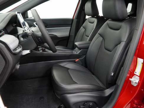 Certified 2025 Jeep Compass Latitude w/ Convenience Group image 17