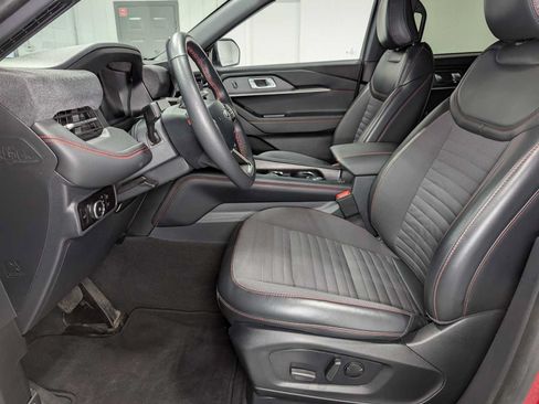 Used 2025 Ford Explorer ST-Line w/ ST-Line Street Pack AWD/4WD image 4