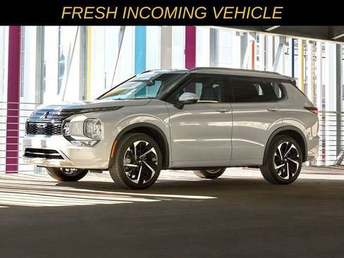 Used 2022 Mitsubishi Outlander SE image 1