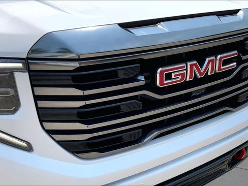 Used 2024 GMC Sierra 1500 AT4 w/ AT4 Premium Package AWD/4WD image 30