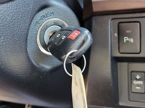 Used 2018 Toyota Tundra Limited w/ Limited Premium Package image 34