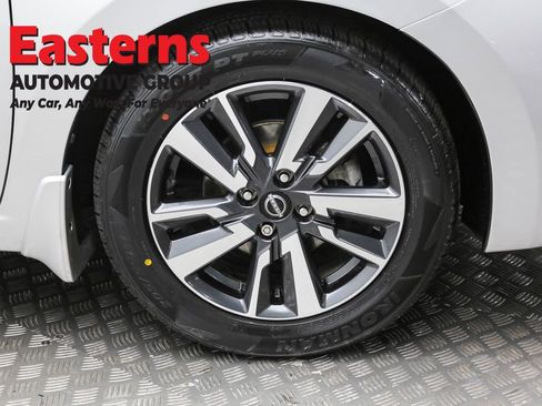 Used 2020 Nissan Versa SR w/ Convenience Package image 30